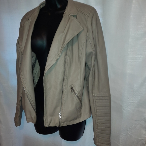 Metaphor Women's Tan Leather Jacket - Picture 9 of 13
